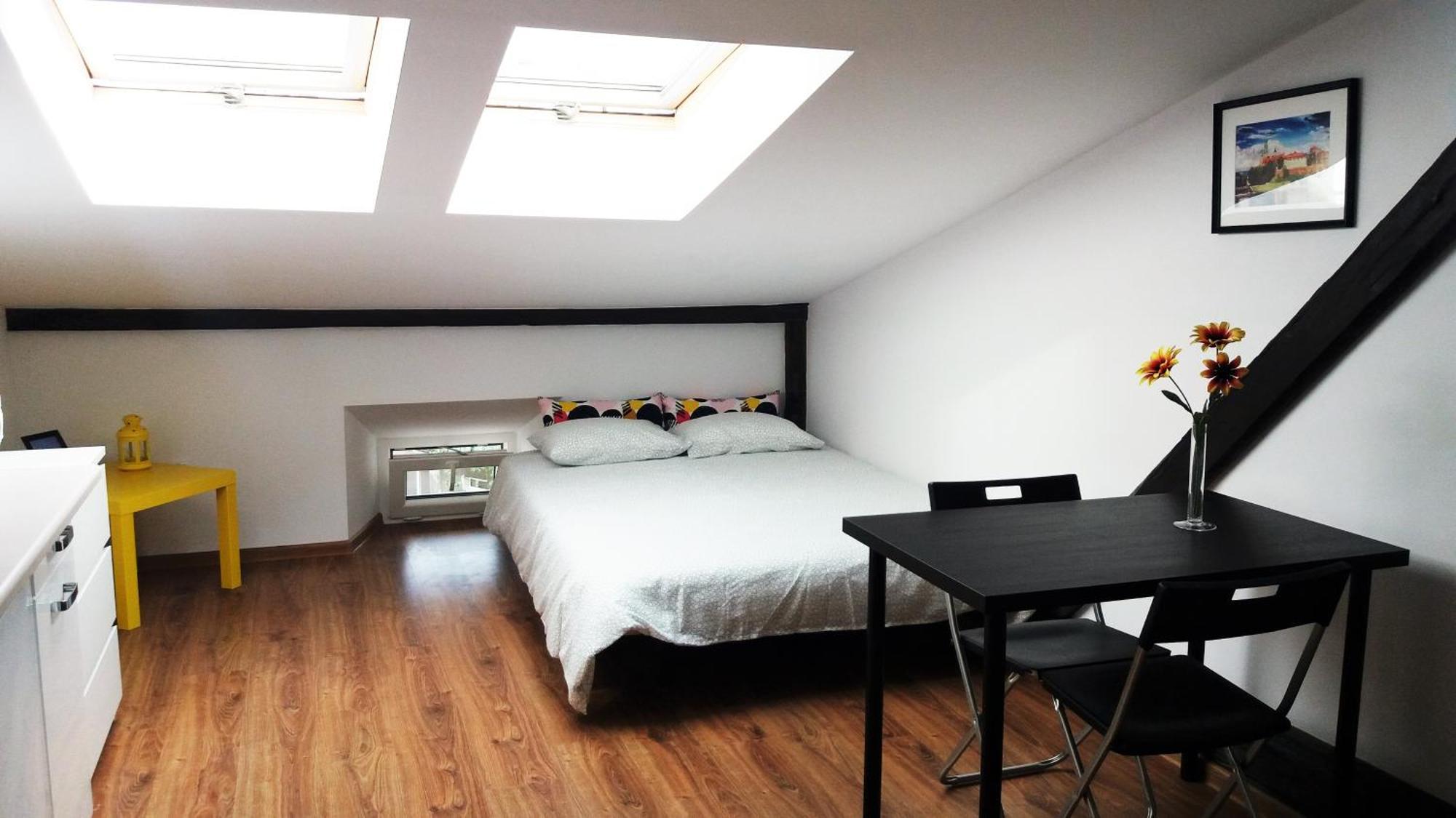 Nice Attic Studio Close To Old Town Air Conditioning - Klimatyzacja كراكوفيا المظهر الخارجي الصورة
